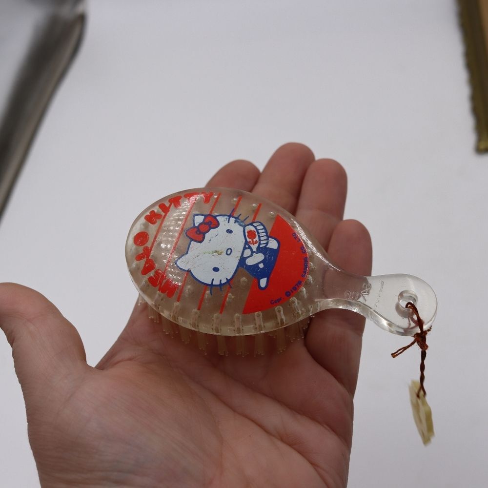 Vintage Sanrio Hello Kitty Hair Brush with Charm Rare 1976
